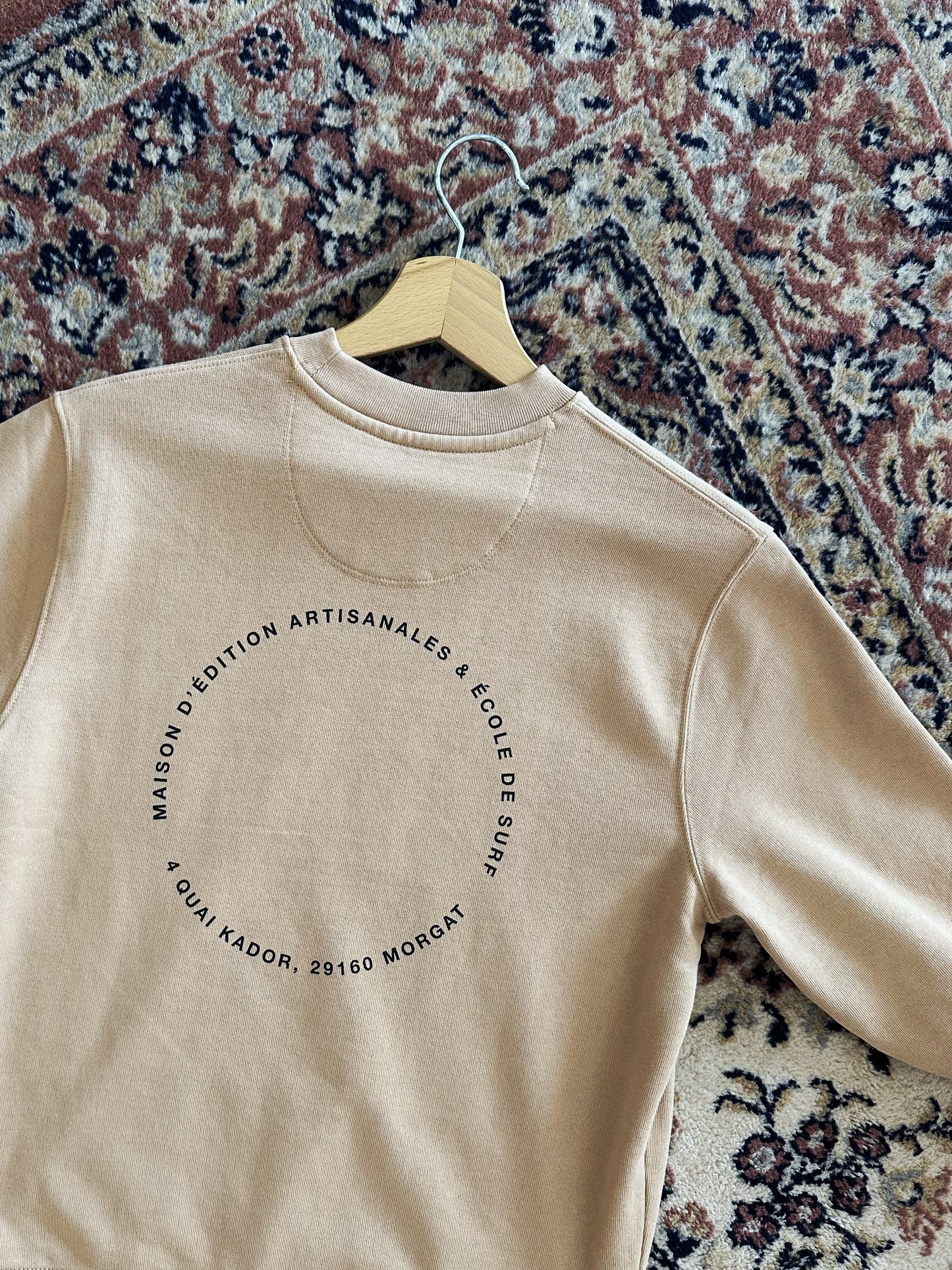 Le Sweat-shirt - RIVAGES Ocre Jaune/Rouge « Pré Commande »