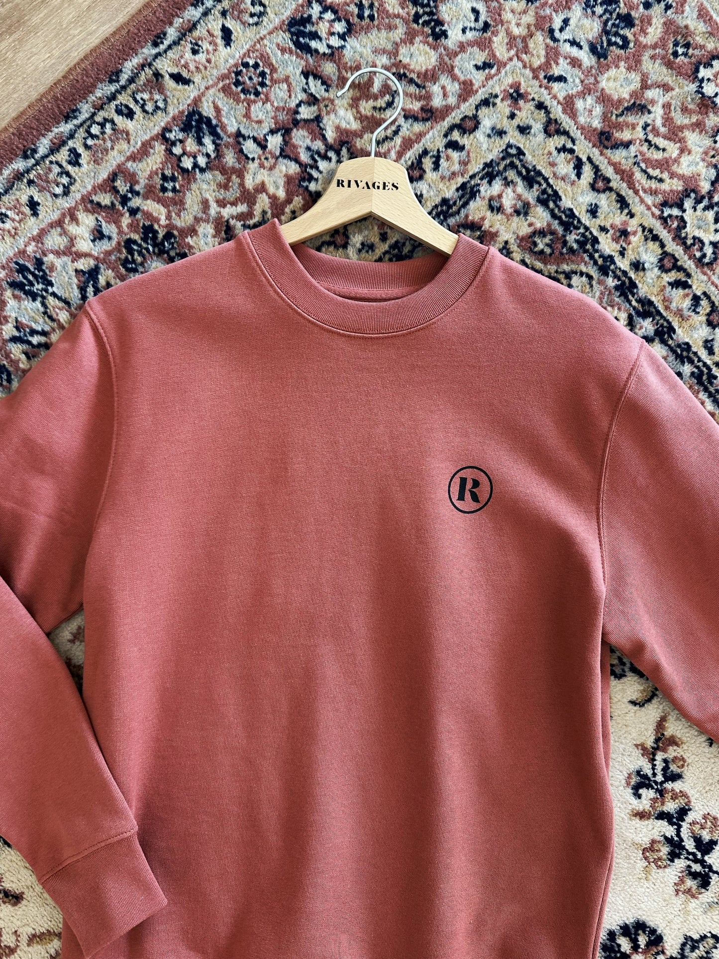 Le Sweat-shirt - RIVAGES Ocre Jaune/Rouge « Pré Commande »