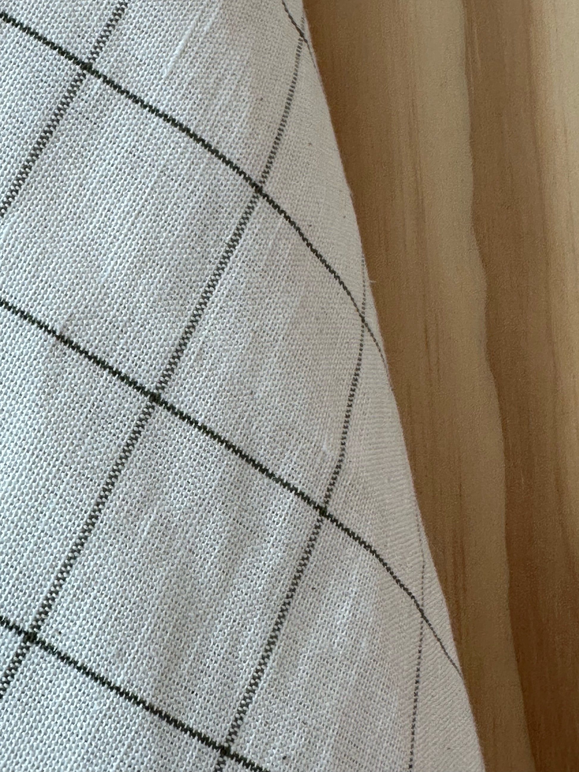 Détail du tissage lin et coton naturel du torchon RIVAGES Khaki fabriqué dans le Finistère